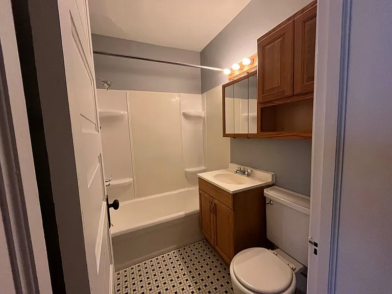 1830 N Oakland Ave — Photo 20