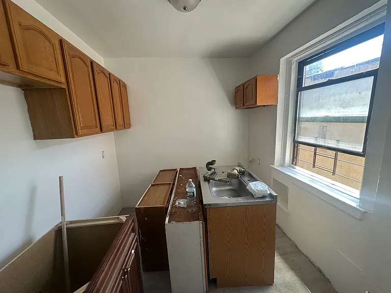 College Ave — Photo 4