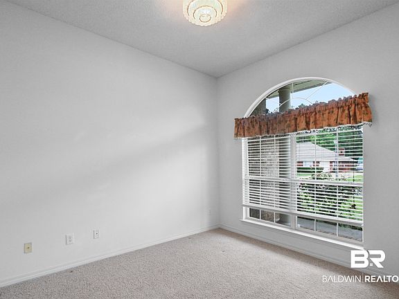 3rd image of 368 Collinwood Loop