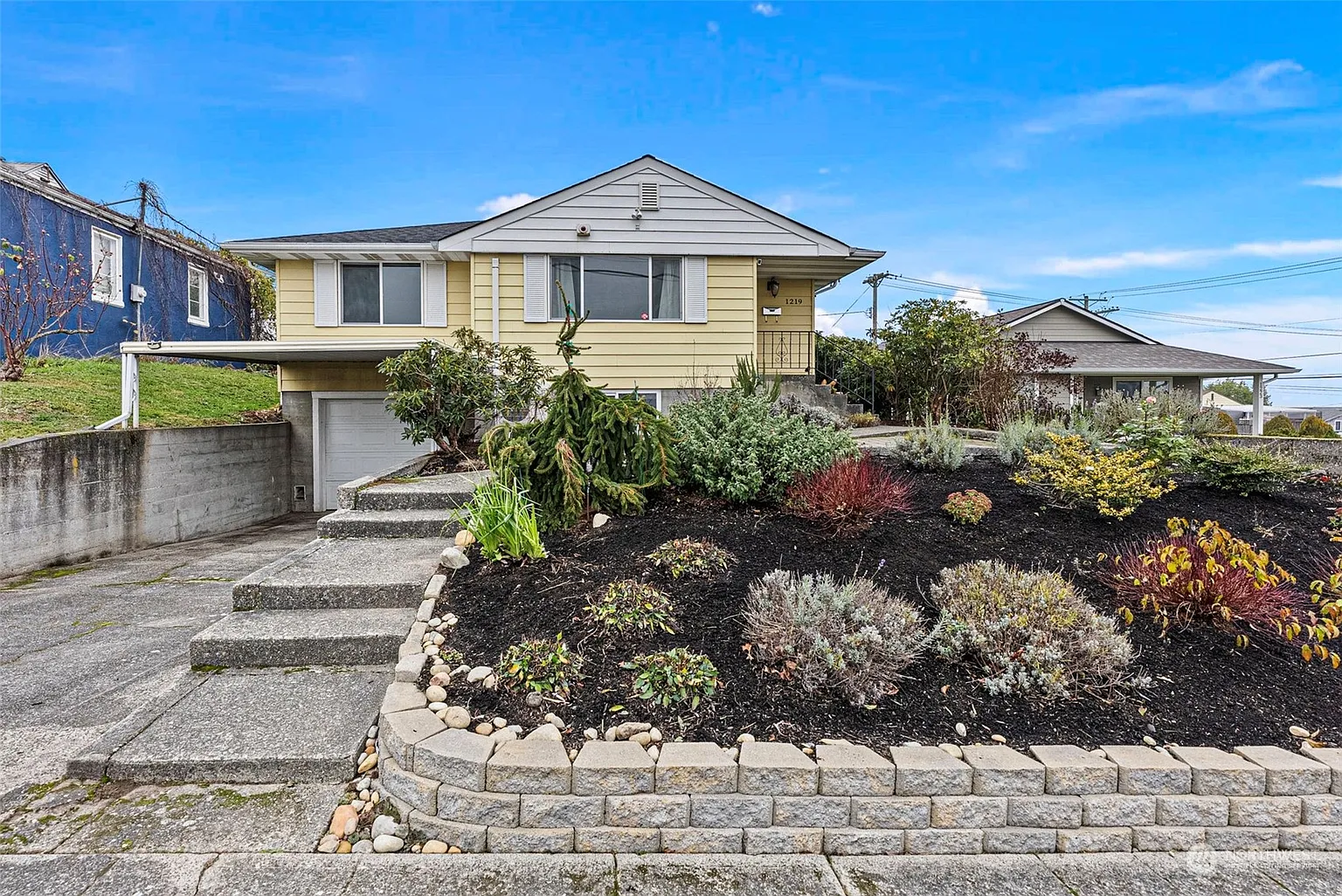 1219 E Harrison Street photo 1
