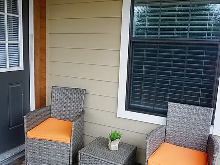 606 Sabine St — Photo 10