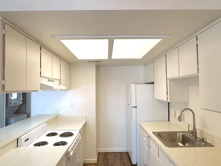 Cameo Village Apartments — Photo 25