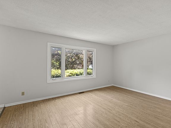5th image of 477 Rippleton Rd