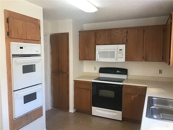 5th image of 2304 S 17th St
