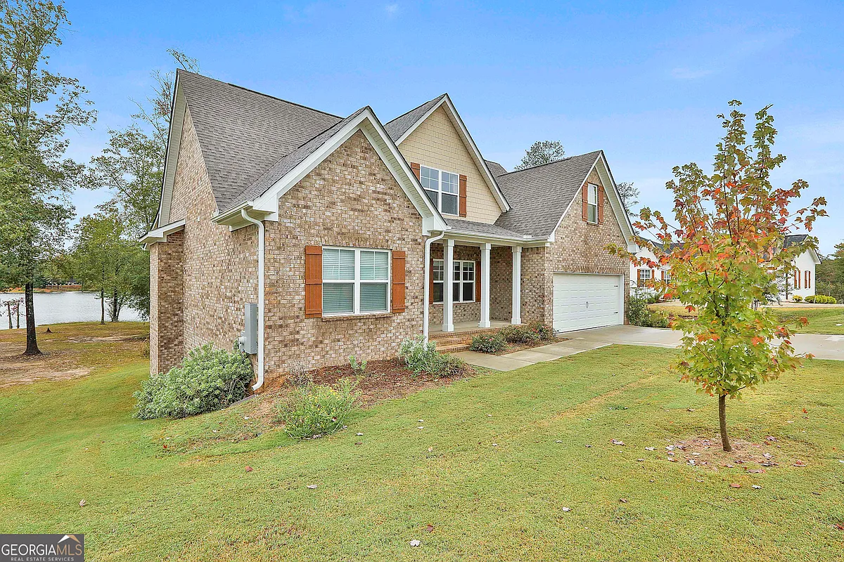 Building Photo - 405 Lakeview Way