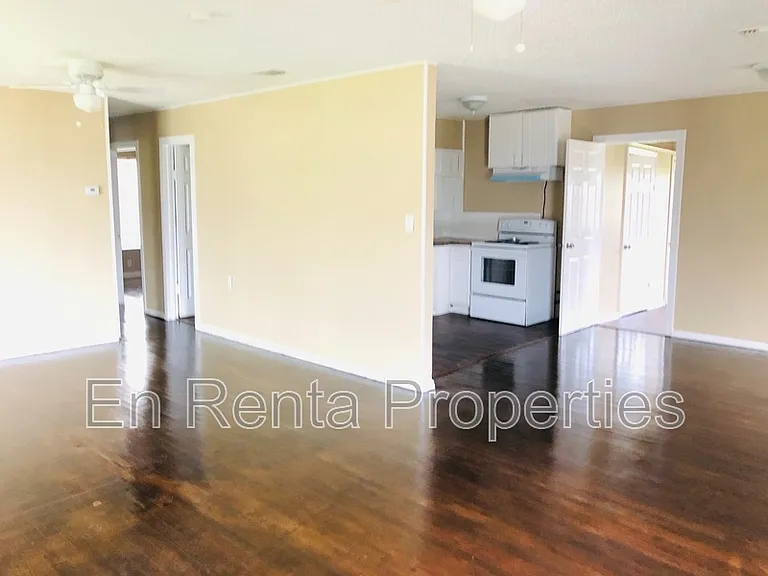 6037 Graham St — Photo 7
