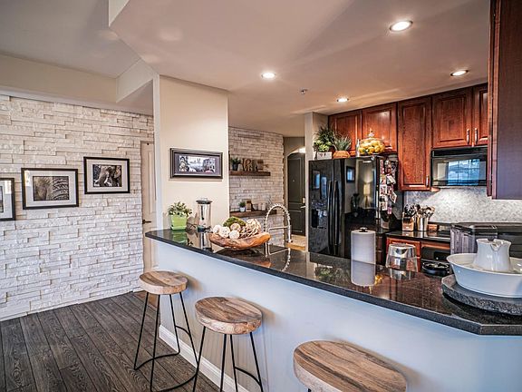 5th image of 925 Lincoln St #6G