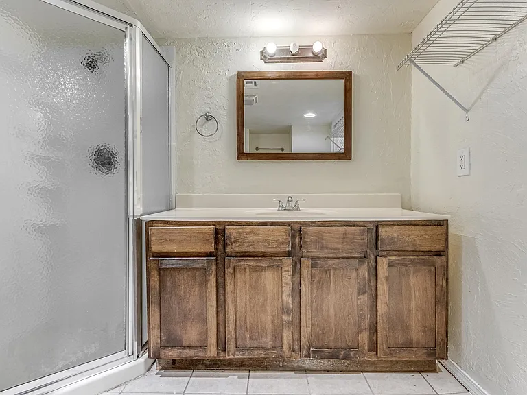 4205 NE 16th Ter — Photo 11