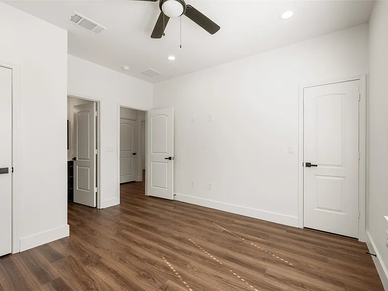 15407 Armstrong Ave — Photo 18