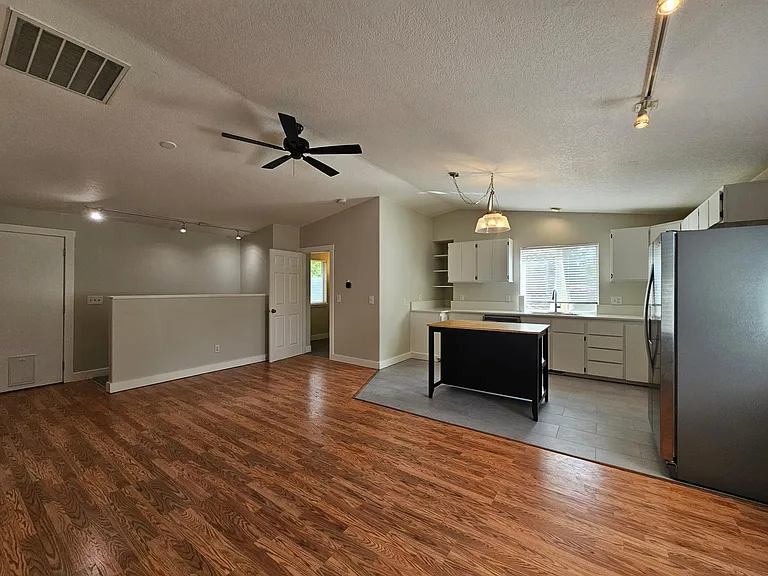 13235 SE Oatfield Rd — Photo 19
