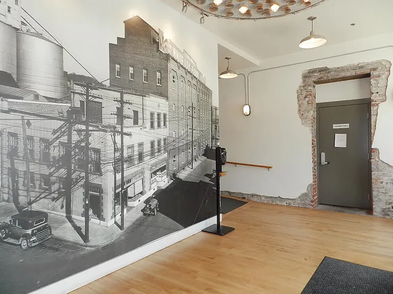 222 N Central St — Photo 17