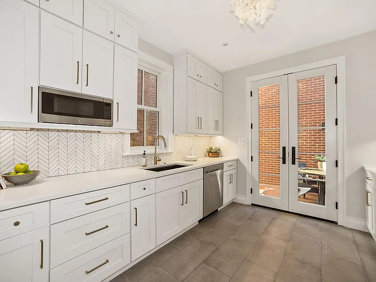 1116 K St NE #2 — Photo 8