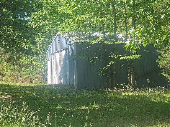 2nd image of 810 Chestnut Hill Rd