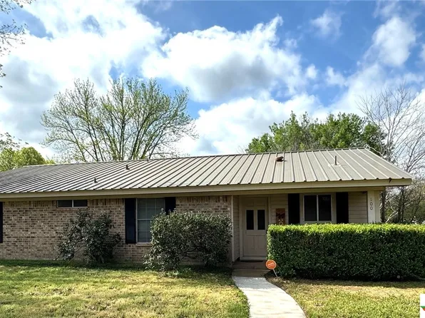 100 Hillview Dr, Luling, TX 78648