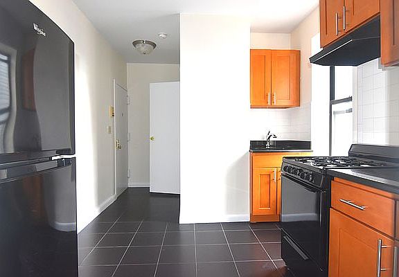 3rd image of 680 Manhattan Ave APT 16
