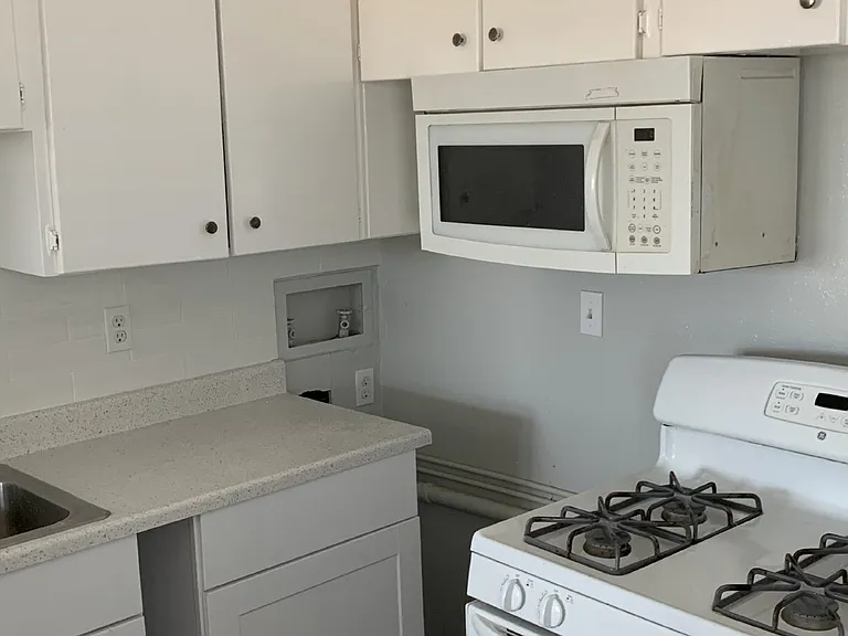 431 Colorado Blvd — Photo 9