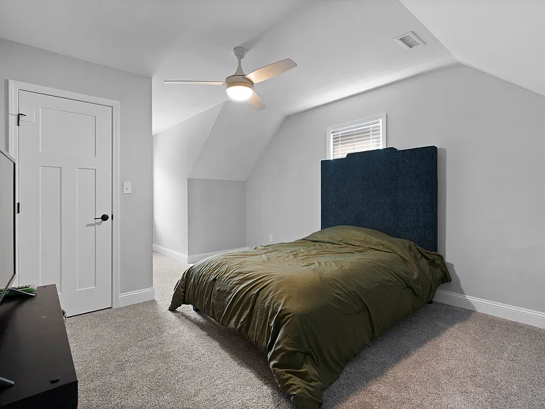 100 Riley Dr — Photo 17