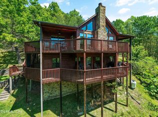 1916 Buds Ridge Way, Pigeon Forge, TN 37862