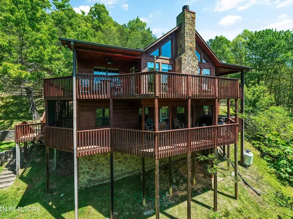 1916 Buds Ridge Way, Pigeon Forge, TN 37862