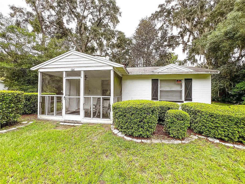 2 bed, 1.0 bath, 806 sqft, $1,495 — Photo 2