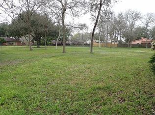 1910 W Laurel Oaks Dr, Richmond, TX 77469