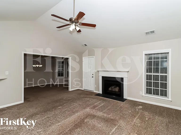 312 Edgemore Ct — Photo 5