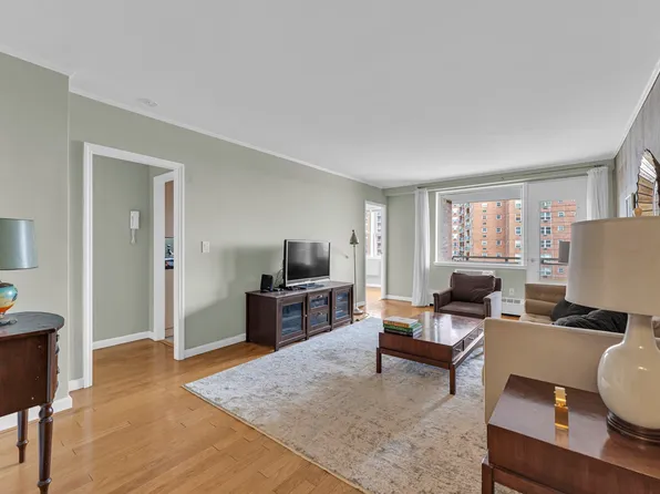 5800 Arlington Avenue image 2 of 15