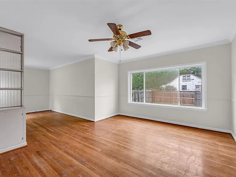 2527 Avenue G — Photo 10
