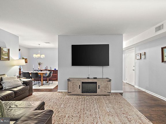 4th image of 5422 Valley Green Dr APT A4
