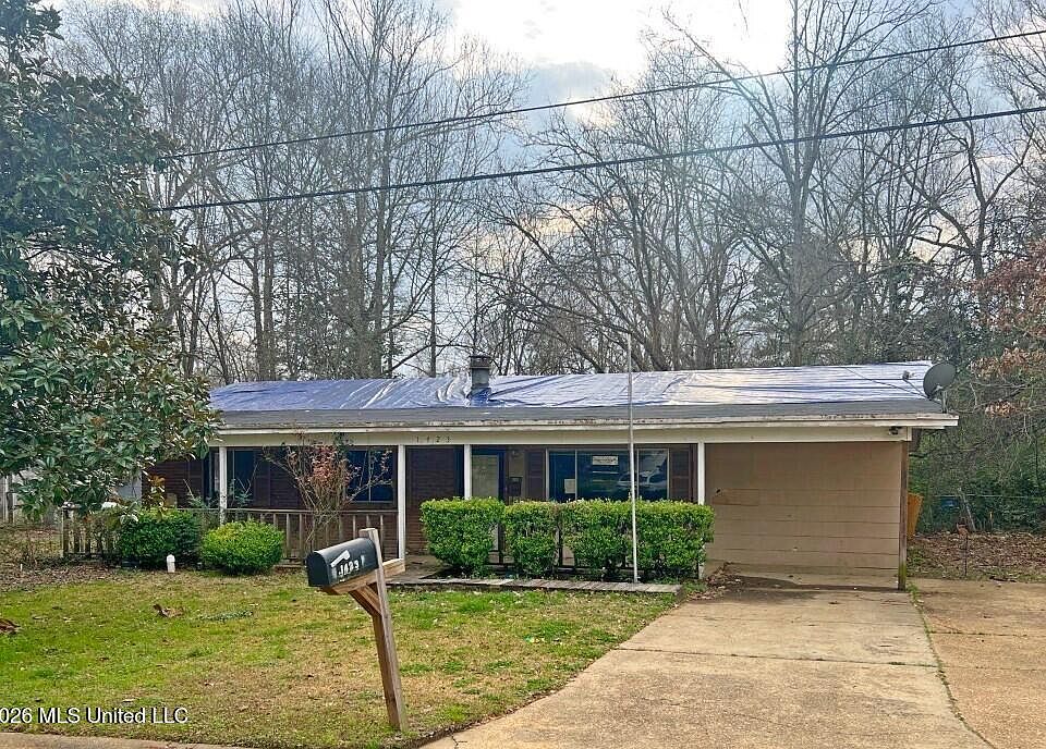 1st image of 1423 Woody Dr