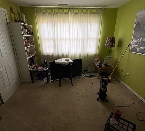 3rd image of 1948 Chaucer Dr APT A