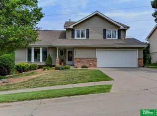 8216 Howell St, Omaha, NE 68122