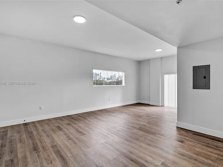 1021 NW 1st St #301 — Photo 7