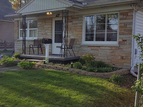 4th image of 295 Laurel Dr
