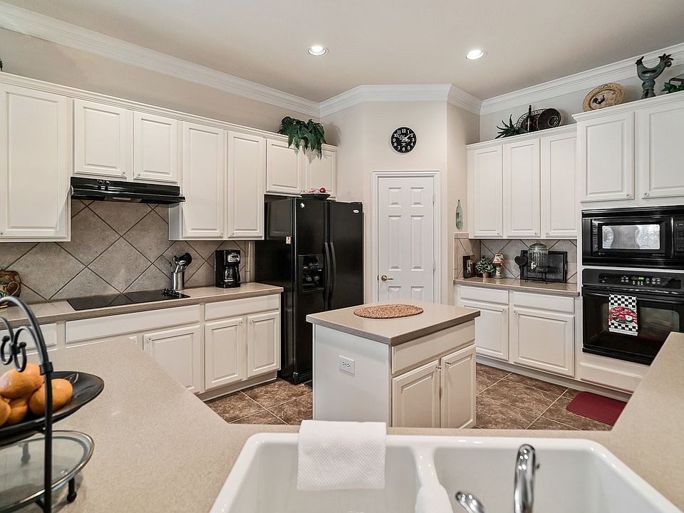 1st image of 366 Southern Hills Dr