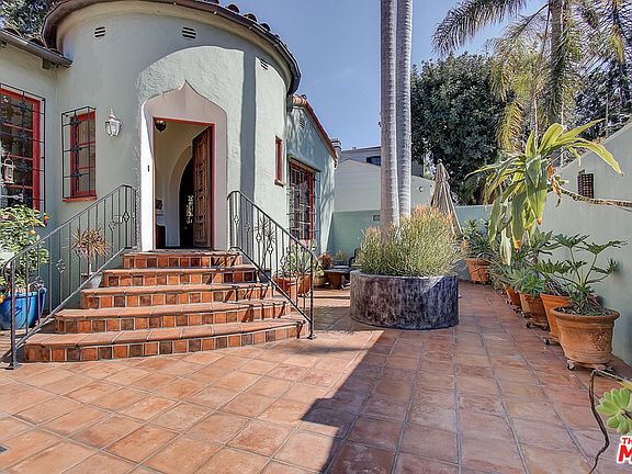 4th image of 2466 Moreno Dr