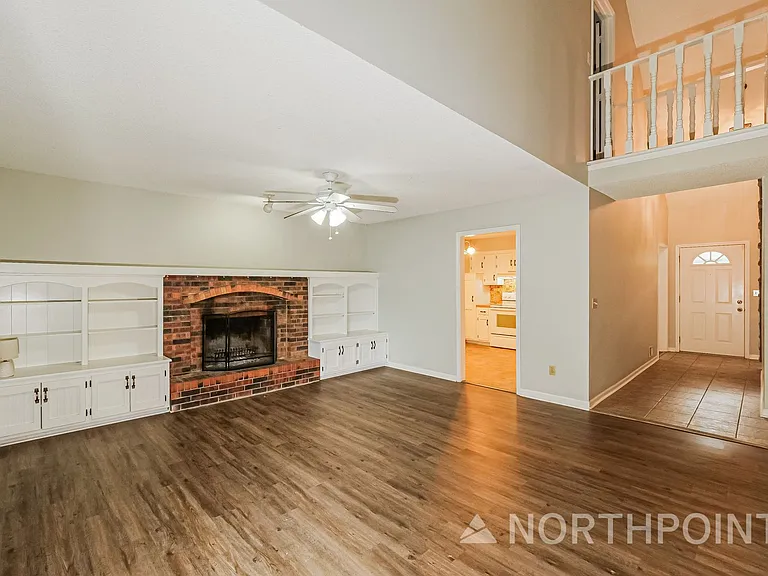 601 SE Richardson Pl — Photo 3