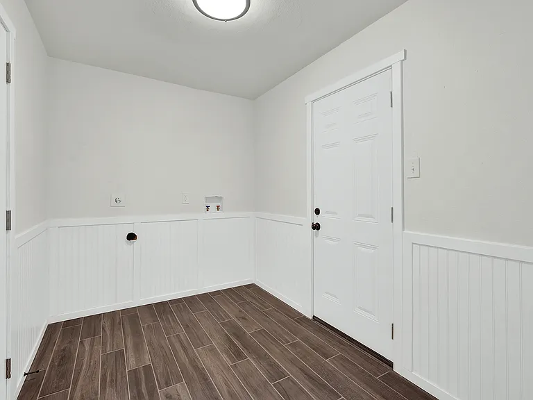 129 Young Ave — Photo 25