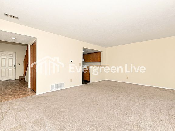 4th image of 2462 Spring Valley Rd