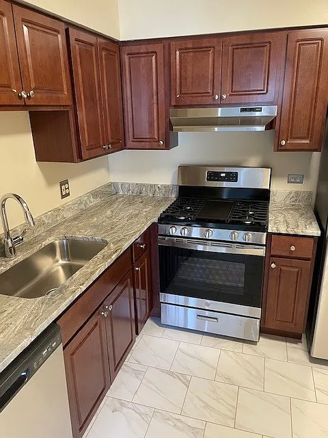 Huntington Square Apartments — Photo 2
