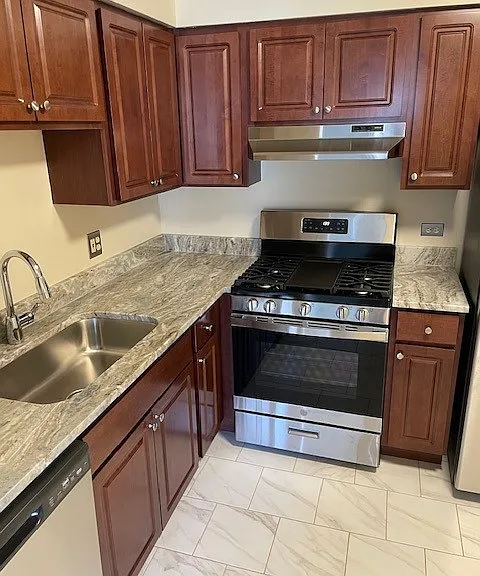 Huntington Square Apartments — Photo 2