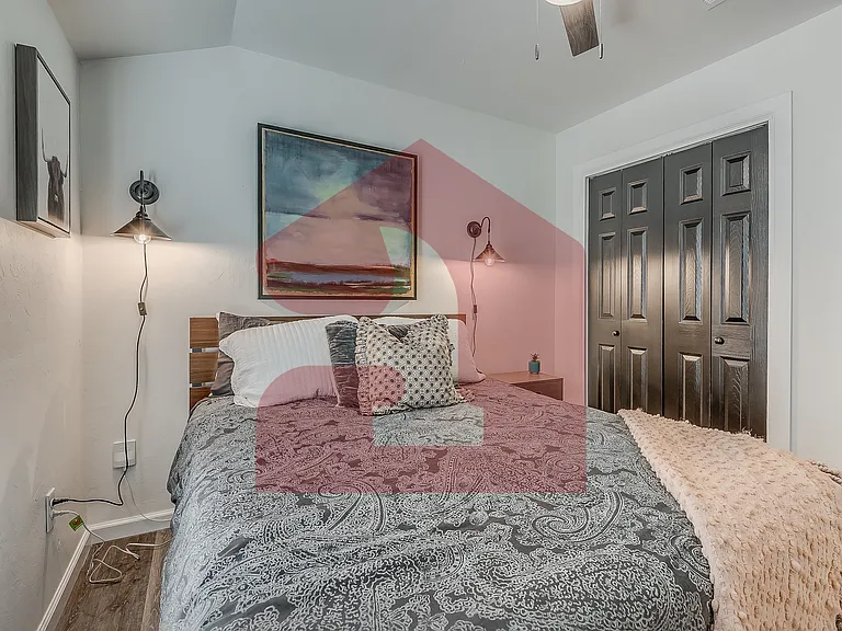 208 E Mosier St — Photo 44