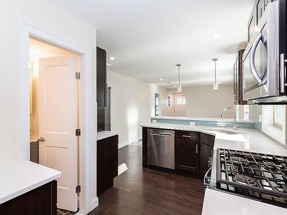 4th image of 39 Harvard St #12