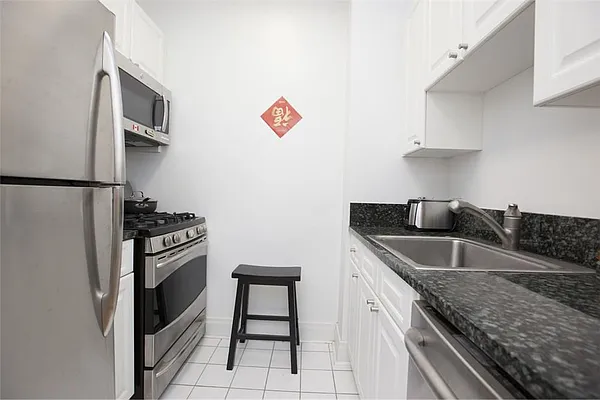 Sold by R New York | media 3