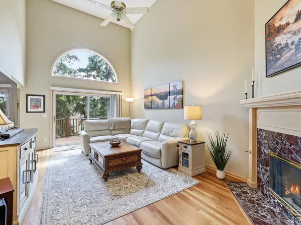 7096 Cahill Rd, Edina, MN 55439