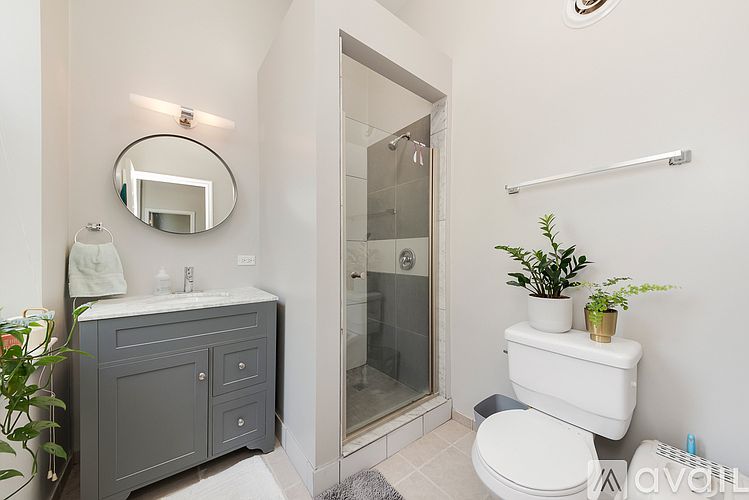 1st image of 1436 W Erie St APT 2C