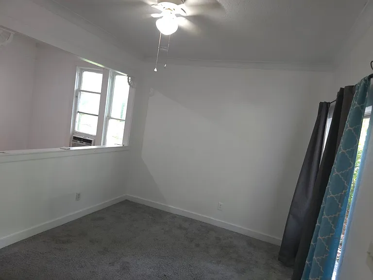 216 Elizabeth Ter — Photo 2