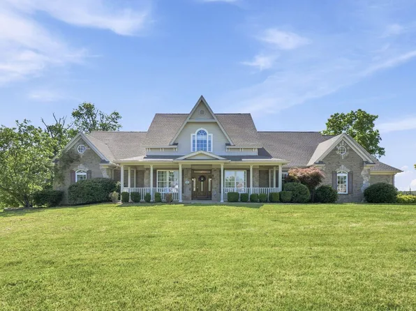 106 Stirling Ln, Versailles, KY 40383