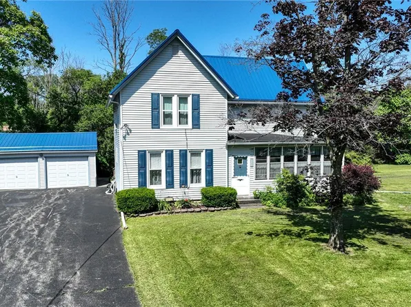 1832 E Middle Rd, Silver Creek, NY 14136