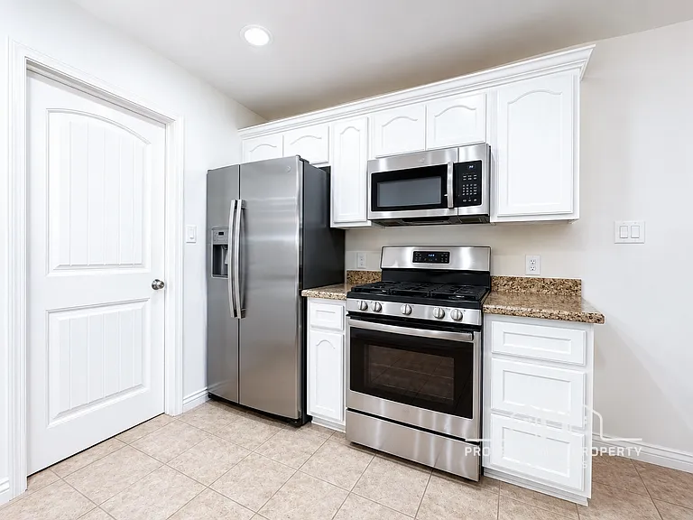 10219 E 34th Ln — Photo 8